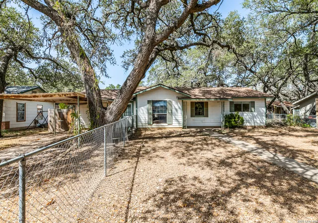 Single family home for sale at 304a Fox Run, Devine, TX 78016 | MLS# 2016003