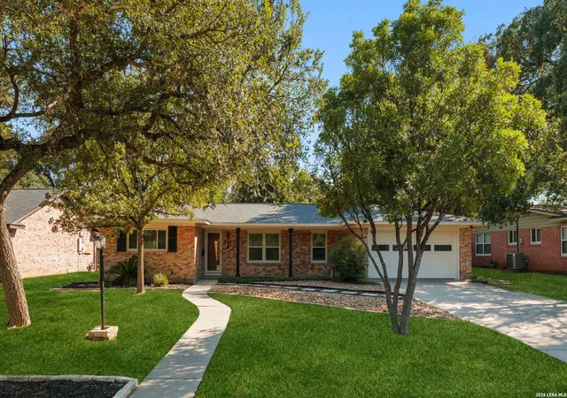 Photo 2 of Sale Pending at 330 Oak Glen Dr, San Antonio, TX 78209 | MLS# 2016009 | Listing updated on 2026-09-30
