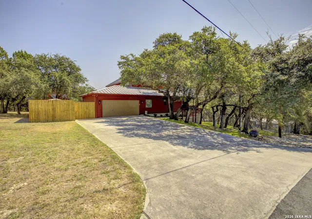 Photo 3 of Single family home for sale at 138 Canyon Crk, Canyon Lake, TX 78133 | MLS# 2016019 | Listing updated on 2026-09-22