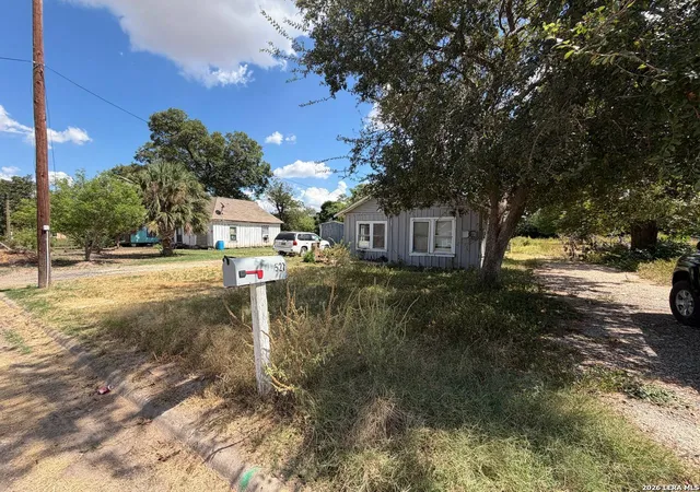 Photo 1 of Single family home for sale at 527 Boone St, Uvalde, TX 78801 | MLS# 2016033 | Listing updated on 2026-09-23