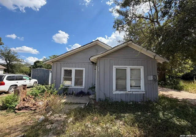 Photo 3 of Single family home for sale at 527 Boone St, Uvalde, TX 78801 | MLS# 2016033 | Listing updated on 2026-09-23
