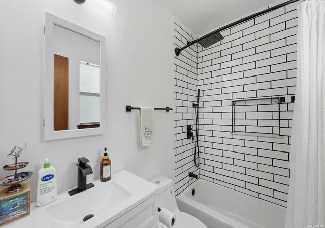 Photo 3 of Single family home for sale at 5938 Hidden Boulder St, San Antonio, TX 78250 | MLS# 2016084 | Listing updated on 2026-09-22