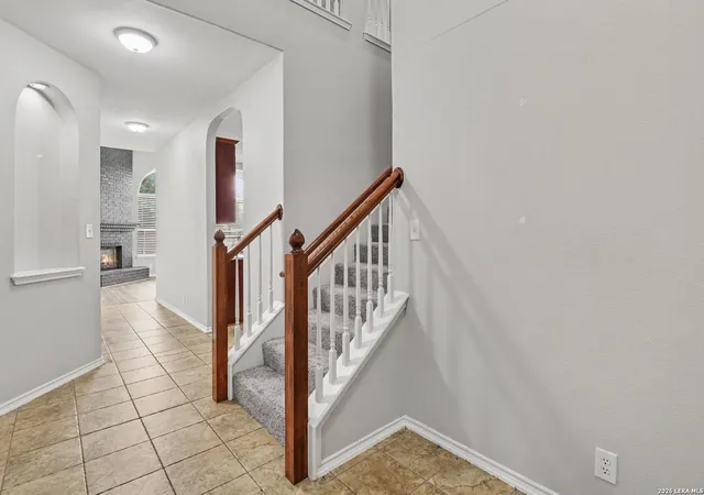 Photo 3 of Single family home for sale at 121 Yeager Cir, Cibolo, TX 78108 | MLS# 2016093 | Listing updated on 2026-09-23