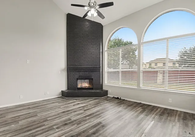 Photo 4 of Single family home for sale at 121 Yeager Cir, Cibolo, TX 78108 | MLS# 2016093 | Listing updated on 2026-09-23