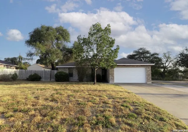 Photo 1 of Single family home for sale at 302 Bain Dr, Devine, TX 78016 | MLS# 2016105 | Listing updated on 2026-09-22