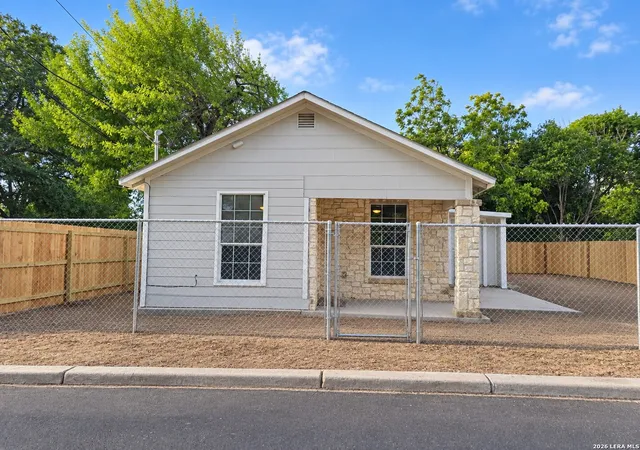Photo 1 of Single family home for sale at 772 4th Street, Seguin, TX 78155 | MLS# 2016114 | Listing updated on 2026-10-05