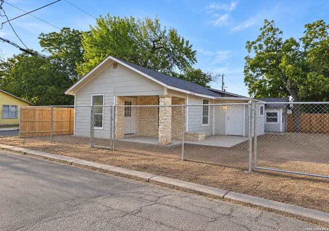 Photo 2 of Single family home for sale at 772 4th Street, Seguin, TX 78155 | MLS# 2016114 | Listing updated on 2026-10-05
