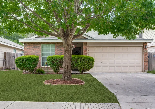 Photo 3 of Sale Pending at 15822 Manes Grv, San Antonio, TX 78247 | MLS# 2016121 | Listing updated on 2026-09-30
