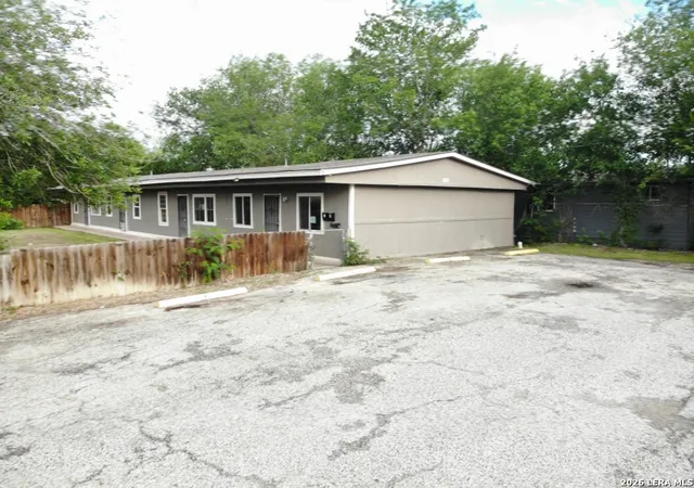 Photo 1 of Sale Pending at 520 Altitude Dr, San Antonio, TX 78227 | MLS# 2016147 | Listing updated on 2026-09-17