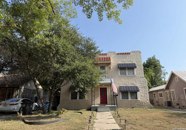 Multi family home for sale at 2047 W Summit Ave, San Antonio, TX 78201 | MLS# 2016174
