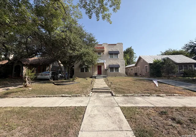 Listing Photo 4 - Condo for sale in building located at 2047 W Smt Ave, San Antonio, TX 78201