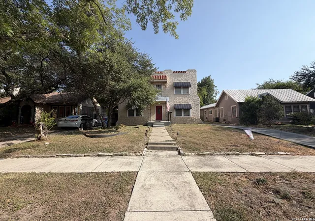 Listing Photo 5 - Condo for sale in building located at 2047 W Smt Ave, San Antonio, TX 78201