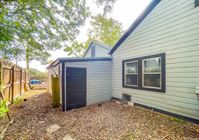 Photo 3 of Single family home for sale at 212 S Hall St, Beeville, TX 78102 | MLS# 2016176 | Listing updated on 2026-09-23