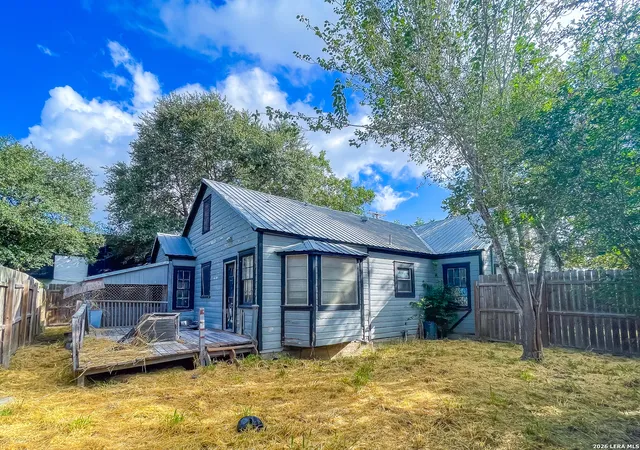 Photo 4 of Single family home for sale at 212 S Hall St, Beeville, TX 78102 | MLS# 2016176 | Listing updated on 2026-09-23