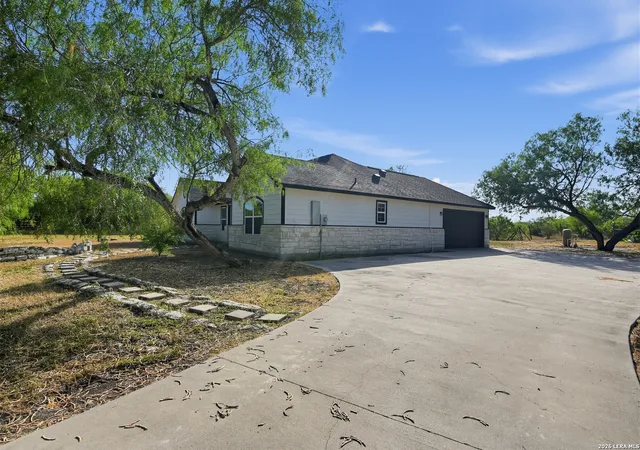 Photo 3 of Single family home for sale at 5769 Grand Lake Cir, Robstown, TX 78380 | MLS# 2016238 | Listing updated on 2026-09-23