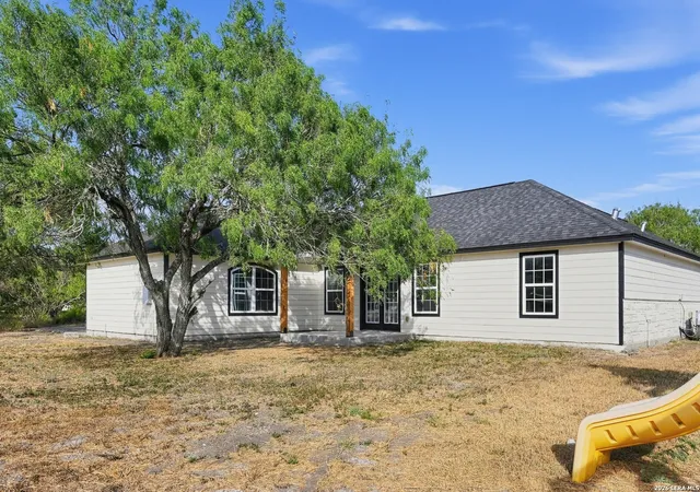 Photo 4 of Single family home for sale at 5769 Grand Lake Cir, Robstown, TX 78380 | MLS# 2016238 | Listing updated on 2026-09-23