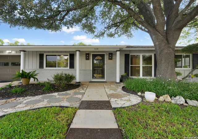 Photo 2 of Single family home for sale at 114 Parkview Dr, Universal City, TX 78148 | MLS# 2016243 | Listing updated on 2026-09-23