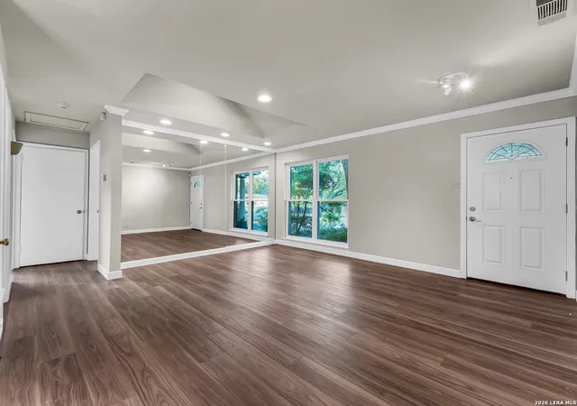 Photo 3 of Single family home for sale at 114 Parkview Dr, Universal City, TX 78148 | MLS# 2016243 | Listing updated on 2026-09-23