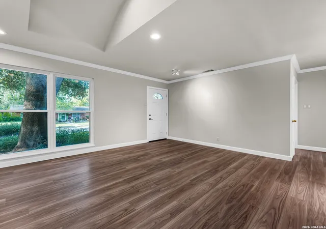 Photo 3 of Single family home for sale at 114 Parkview Dr, Universal City, TX 78148 | MLS# 2016243 | Listing updated on 2026-09-23