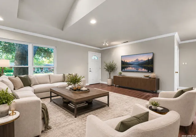Photo 4 of Single family home for sale at 114 Parkview Dr, Universal City, TX 78148 | MLS# 2016243 | Listing updated on 2026-09-23
