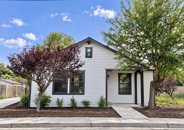 Photo 1 of Single family home for sale at 910 Potomac, San Antonio, TX 78202 | MLS# 2016247 | Listing updated on 2026-10-06