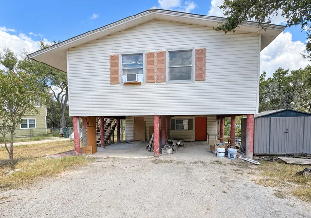 Photo 2 of Single family home for sale at 1435 Hillcrest Forest, Canyon Lake, TX 78133 | MLS# 2016249 | Listing updated on 2026-10-06