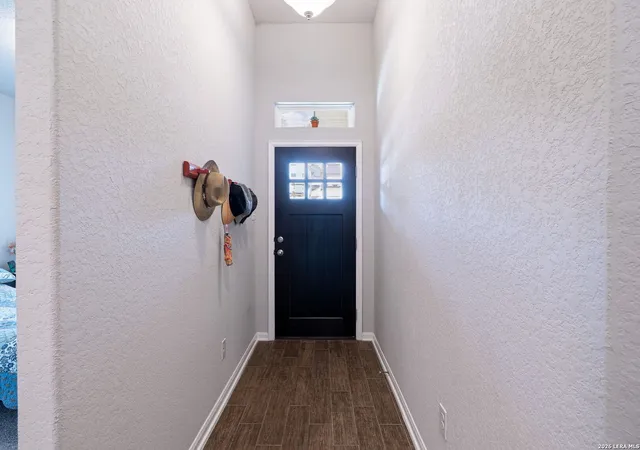 Photo 4 of Single family home for sale at 7016 Oldham Clf, Schertz, TX 78108 | MLS# 2016279 | Listing updated on 2026-09-24