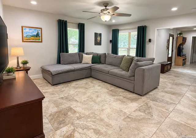 Photo 3 of Single family home for sale at 614 Moorside Dr, Windcrest, TX 78239 | MLS# 2016283 | Listing updated on 2026-10-03