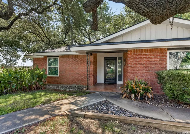 Photo 3 of Single family home for sale at 1205 Yellowstone St, Pleasanton, TX 78064 | MLS# 2016318 | Listing updated on 2026-09-24