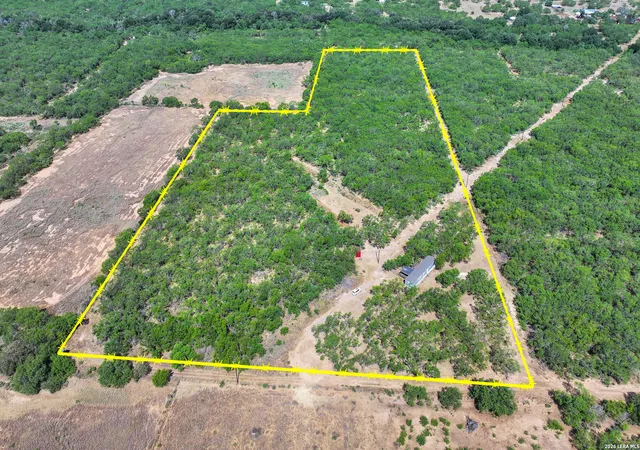 Photo 3 of Single family home for sale at 2822 Tomblin Rd, Bigfoot, TX 78005 | MLS# 2016360 | Listing updated on 2026-09-25