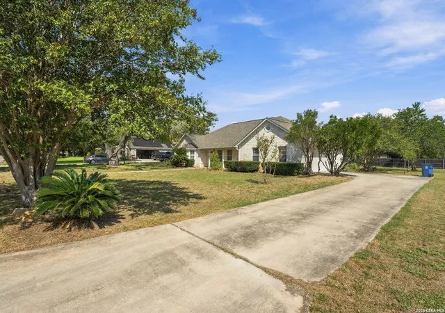 Photo 3 of Single family home for sale at 1630 Parkview, Pleasanton, TX 78064 | MLS# 2016392 | Listing updated on 2026-09-25