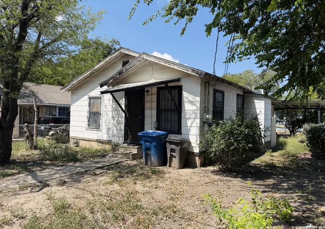 Photo 2 of Single family home for sale at 203 Huntington, San Antonio, TX 78207 | MLS# 2016398 | Listing updated on 2026-09-25