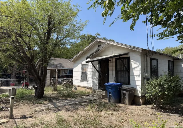 Photo 3 of Single family home for sale at 203 Huntington, San Antonio, TX 78207 | MLS# 2016398 | Listing updated on 2026-09-25