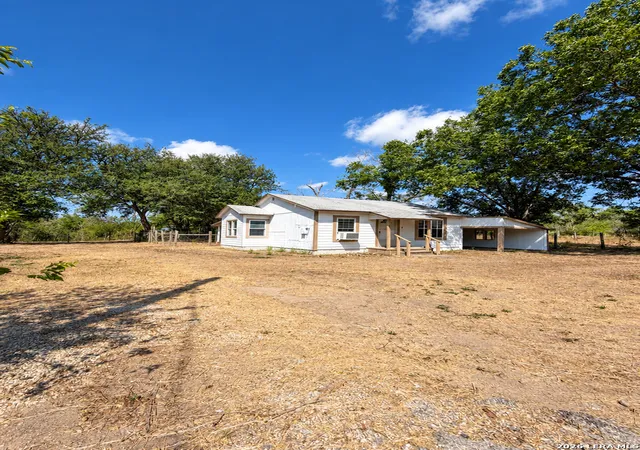 Photo 2 of Single family home for sale at 19391 Fm 471 S, Natalia, TX 78059 | MLS# 2016404 | Listing updated on 2026-09-25