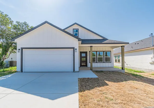 Photo 2 of Single family home for sale at 506 Hickory, Jourdanton, TX 78026 | MLS# 2016408 | Listing updated on 2026-10-10