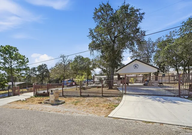 Photo 3 of Single family home for sale at 4426 Lost Hills, Elmendorf, TX 78112 | MLS# 2016444 | Listing updated on 2026-10-03