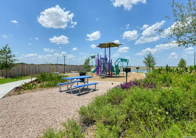 Photo 4 of Single family home for sale at 128 Yale St, Seguin, TX 78155 | MLS# 2016445 | Listing updated on 2026-10-06