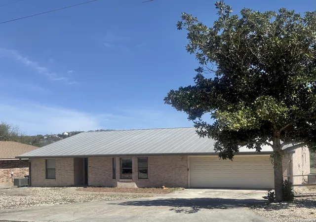 Photo 2 of Single family home for sale at 219 Wedgewood Ln, Kerrville, TX 78028 | MLS# 2016452 | Listing updated on 2026-09-28