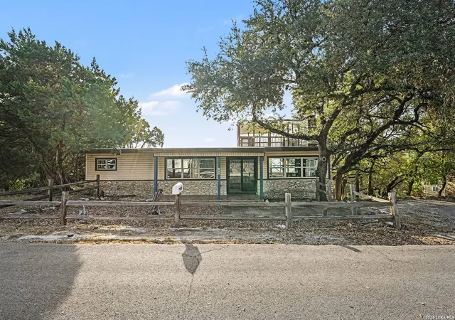 Photo 1 of Single family home for sale at 820 Hl Top Dr, Canyon Lake, TX 78133 | MLS# 2016497 | Listing updated on 2026-09-25