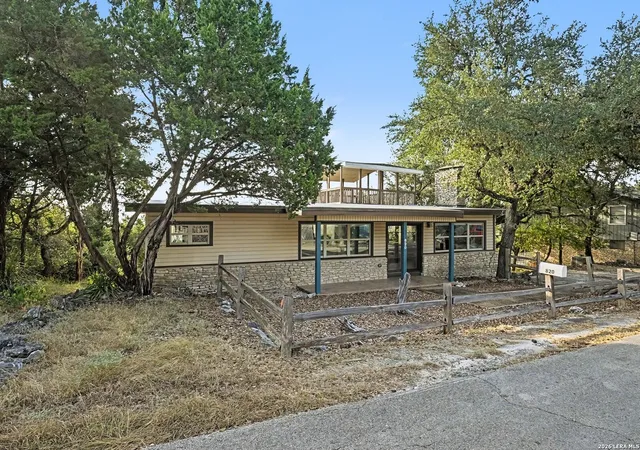 Photo 2 of Single family home for sale at 820 Hl Top Dr, Canyon Lake, TX 78133 | MLS# 2016497 | Listing updated on 2026-09-25