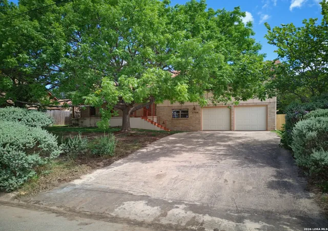 Photo 2 of Single family home for sale at 1702 Susan Dr, Kerrville, TX 78028 | MLS# 2016534 | Listing updated on 2026-09-25