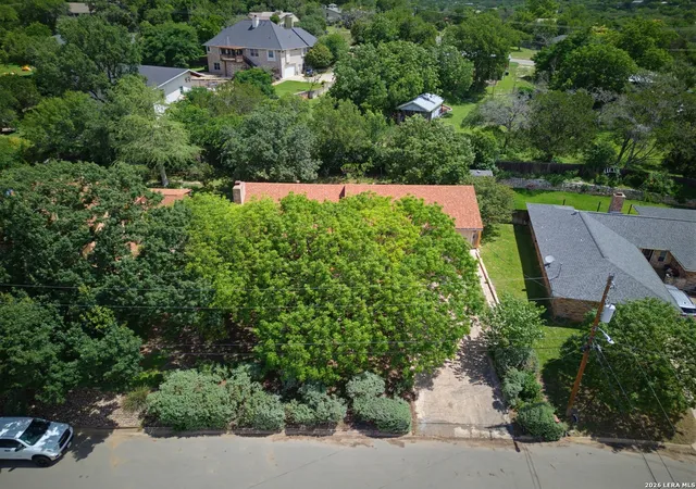 Photo 3 of Single family home for sale at 1702 Susan Dr, Kerrville, TX 78028 | MLS# 2016534 | Listing updated on 2026-09-25