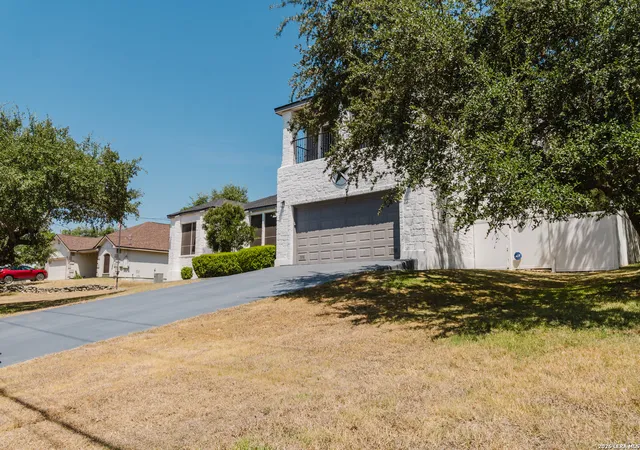 Photo 3 of Single family home for sale at 26014 Timberline Dr, San Antonio, TX 78260 | MLS# 2016539 | Listing updated on 2026-09-25