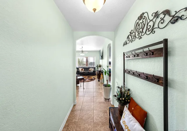 Photo 4 of Single family home for sale at 700 Lake Valley Dr, La Vernia, TX 78121 | MLS# 2016800 | Listing updated on 2026-09-26