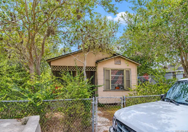 Photo 2 of Sale Pending at 612 W Ave D, Robstown, TX 78380 | MLS# 2016805 | Listing updated on 2026-09-29