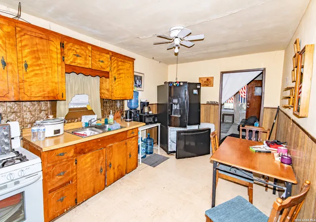 Photo 4 of Sale Pending at 612 W Ave D, Robstown, TX 78380 | MLS# 2016805 | Listing updated on 2026-09-29