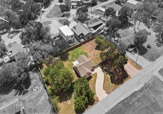 Photo 2 of Single family home for sale at 2046 Blueridge Dr, Canyon Lake, TX 78133 | MLS# 2016809 | Listing updated on 2026-10-22