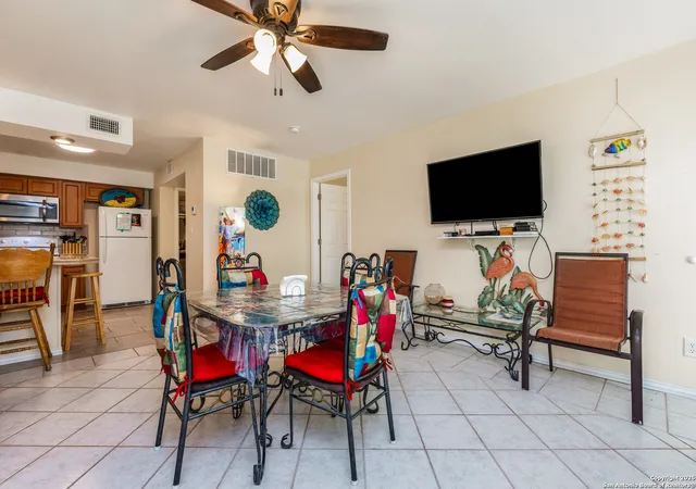 Listing Photo 4 - Condo for sale in building located at 71 W Nassau, Rockport, TX 78382 - Unit #302