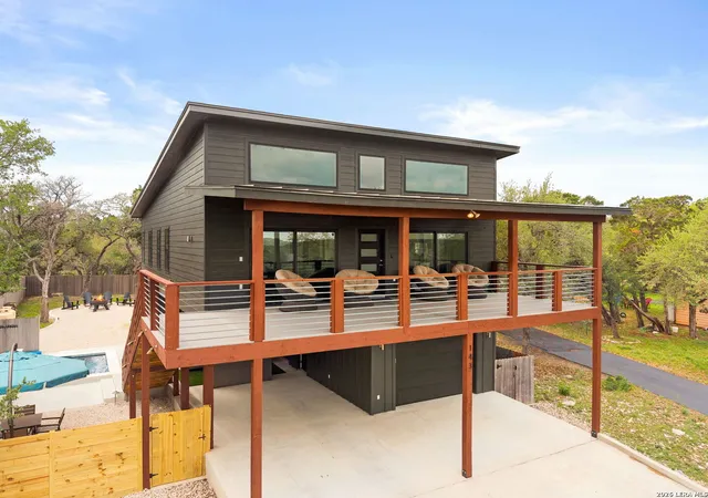 Photo 1 of Single family home for sale at 143 Mountainview Dr, Canyon Lake, TX 78133 | MLS# 2016823 | Listing updated on 2026-10-26