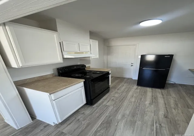 Photo 3 of Single family home for sale at 904 Pine, Floresville, TX 78114 | MLS# 2016846 | Listing updated on 2026-09-26